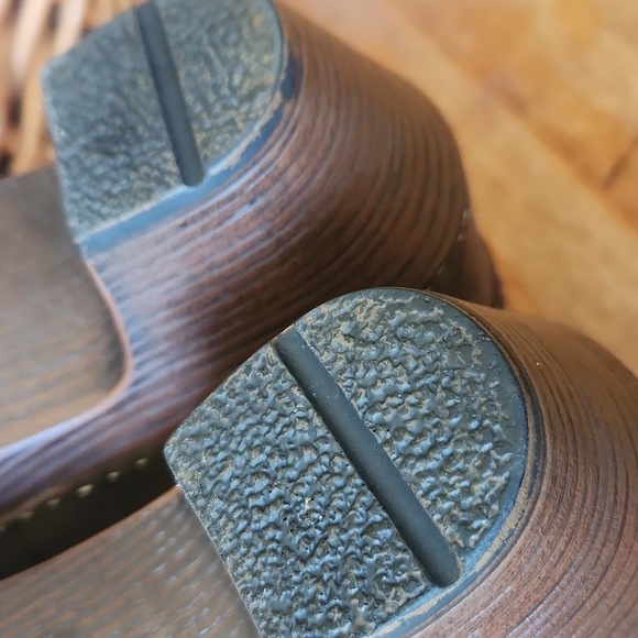 Dansko Brown Suede Clogs 8-8.5 - Picture 8 of 15